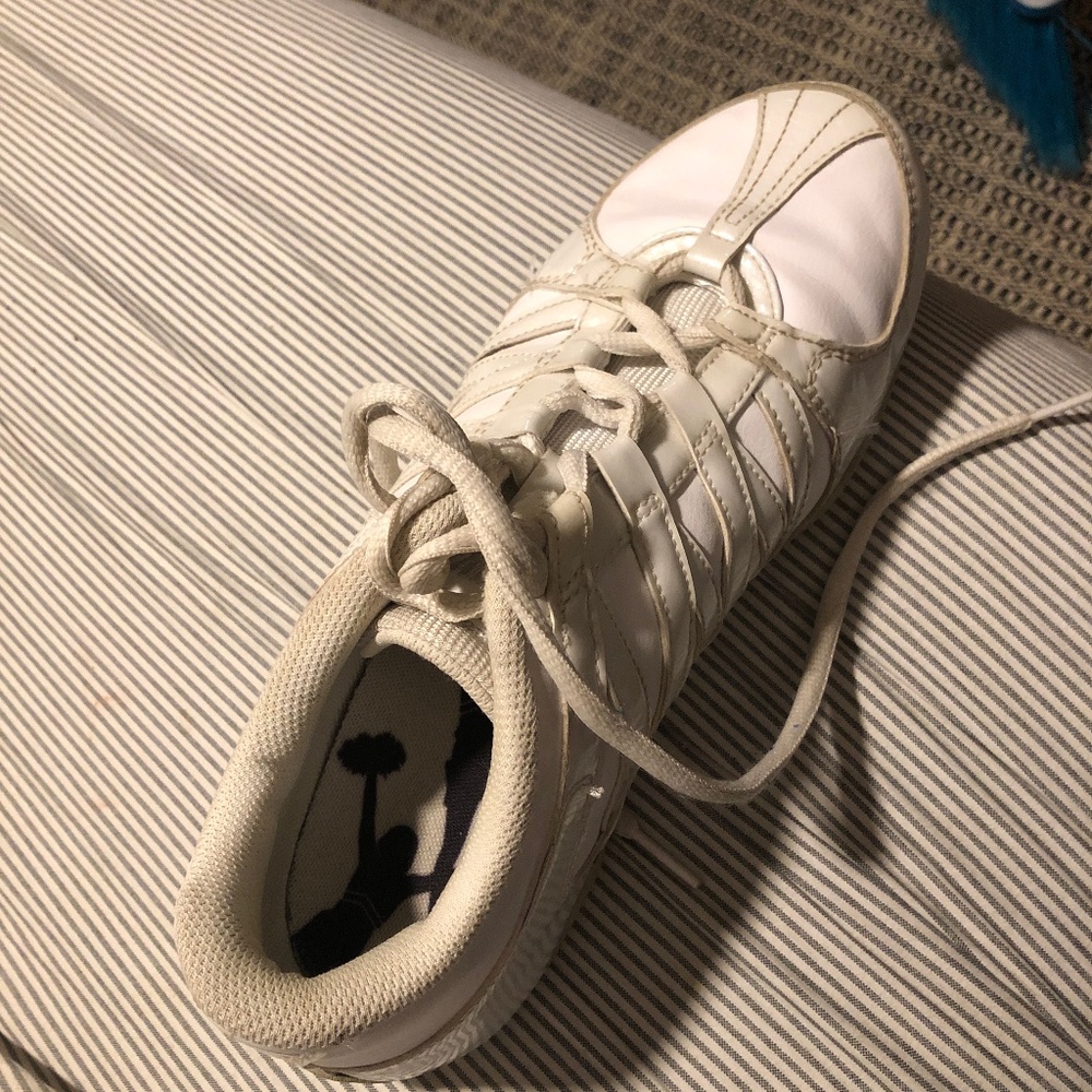 nike cheer shoes size 7